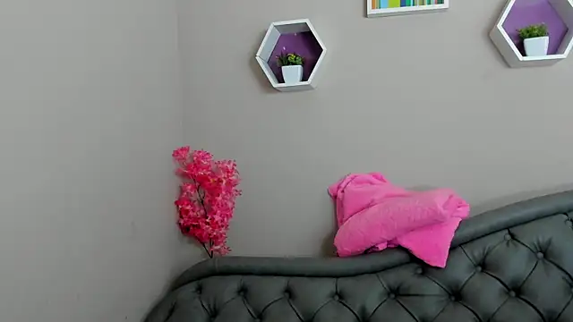 Dafne Mel online show from 9, 9, 2025