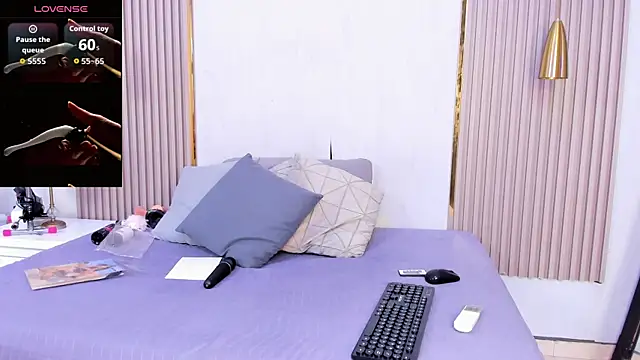 Skylar Smith  online show from 29, 11, 2025