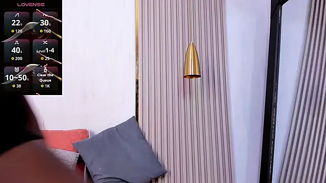 Skylar Smith  online show from 13, 11, 2025