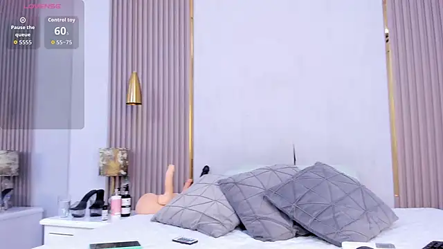 Skylar Smith  online show from 9, 10, 2025