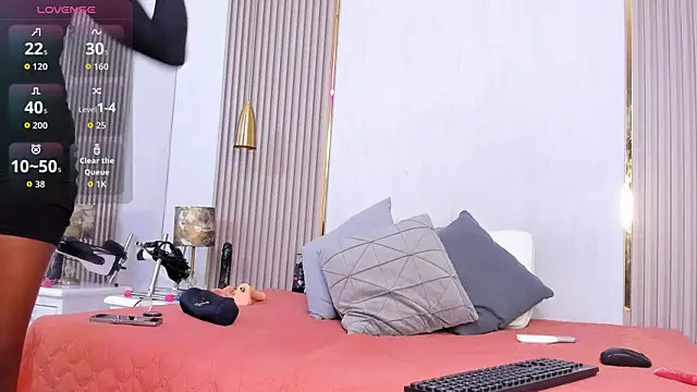 Skylar Smith  online show from 5, 11, 2025