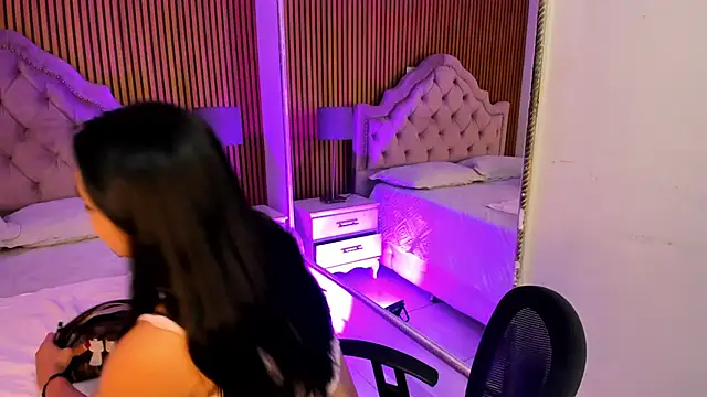 Starbutterflyy  online show from 11, 11, 2025