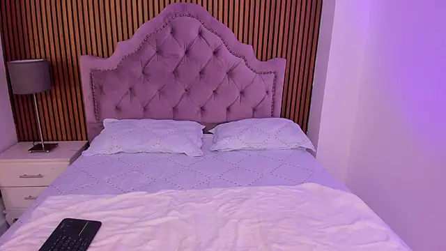 Starbutterflyy  online show from 23, 11, 2025