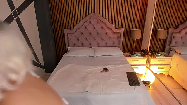 Starbutterflyy  online show from 30, 10, 2025