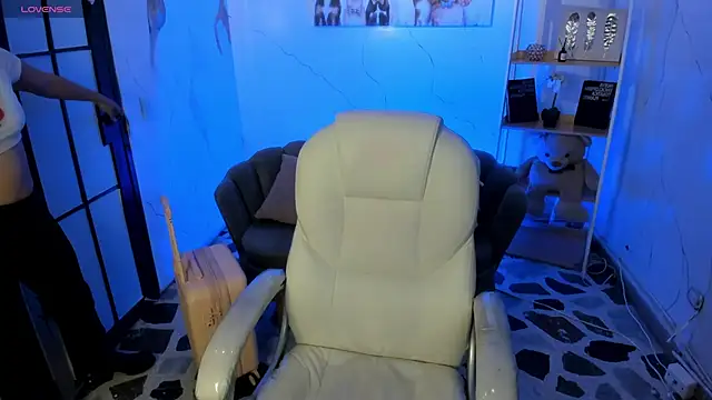 Starbutterflyy  online show from 3, 10, 2025