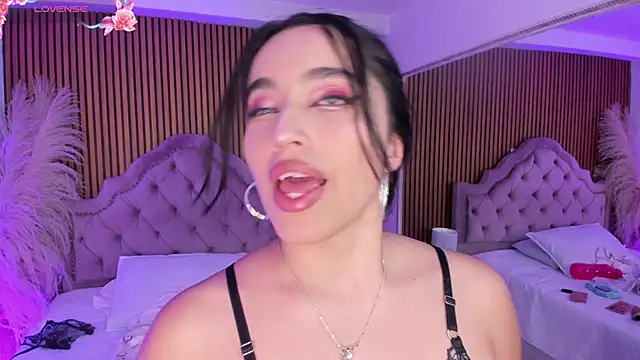 Starbutterflyy  online show from 31, 3, 2026