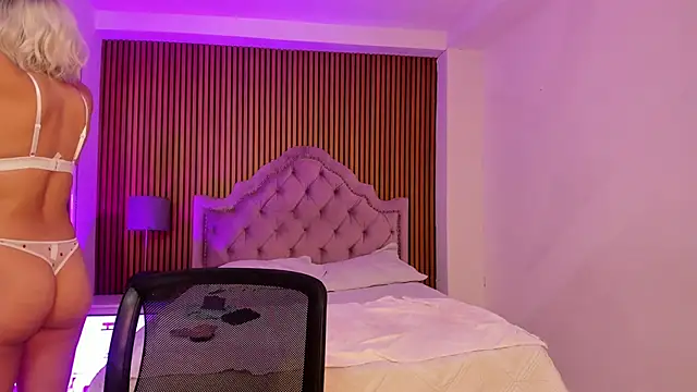 Starbutterflyy  online show from 10, 11, 2025