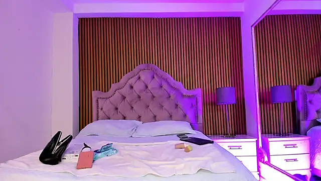 Starbutterflyy  online show from 17, 11, 2025