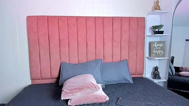 Snapshot of ashley_Olsen chatting on 8, 10, 2025 ashley Olsen online show from 8, 10, 2025