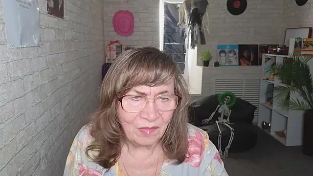 Betty Brick online show from 21, 5, 2026