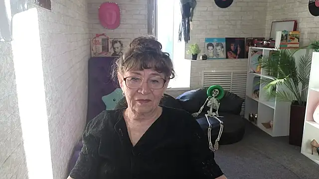 Betty Brick online show from 23, 5, 2026