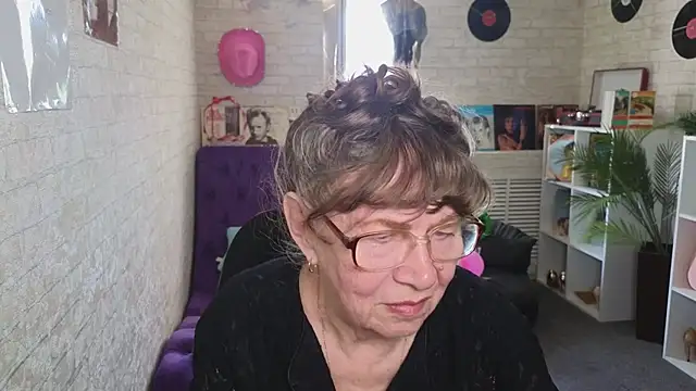 Betty Brick online show from 25, 5, 2026