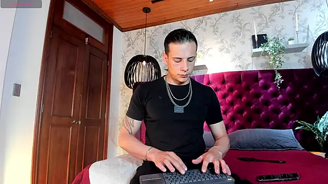 Dustin Sonne online show from 11, 11, 2025