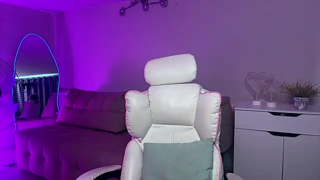 Sofia Kenwood online show from 23, 5, 2026