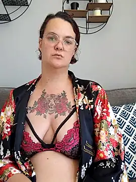 DadoTigresse online show from 6, 10, 2025