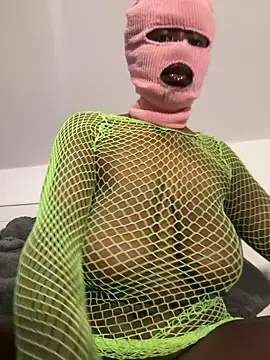 Snapshot of bustyblackebony chatting on 29, 10, 2025 bustyblackebony online show from 29, 10, 2025