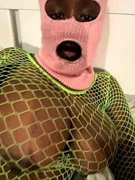 Snapshot of bustyblackebony chatting on 19, 10, 2025 bustyblackebony online show from 19, 10, 2025