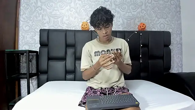 MilthonDelis online show from 31, 10, 2025