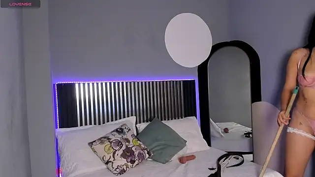 Emilybeltons online show from 6, 10, 2025