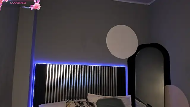 Emilybeltons online show from 9, 10, 2025