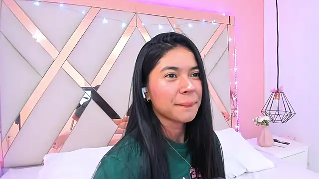 Snapshot of samantaa_shy chatting on 25, 6, 2026 samantaa shy online show from 25, 6, 2026