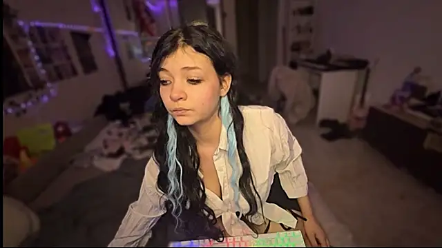 Snapshot of nikoli_naw chatting on 28, 10, 2025 nikoli naw online show from 28, 10, 2025