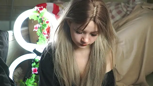 Snapshot of nikoli_naw chatting on 12, 9, 2025 nikoli naw online show from 12, 9, 2025