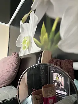 Liza Will online show from 7, 2, 2026