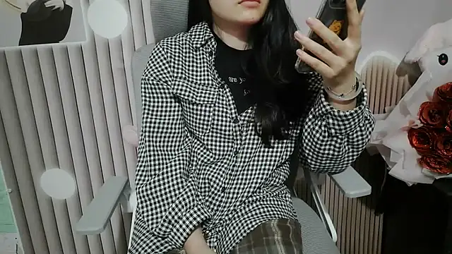 Emachiii online show from 3, 12, 2025