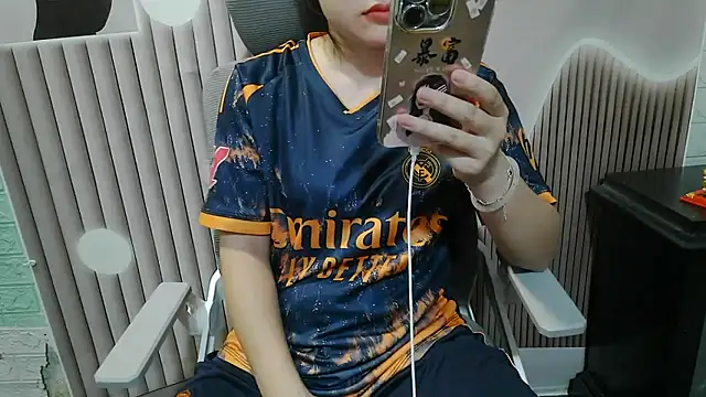 Emachiii online show from 10, 9, 2025