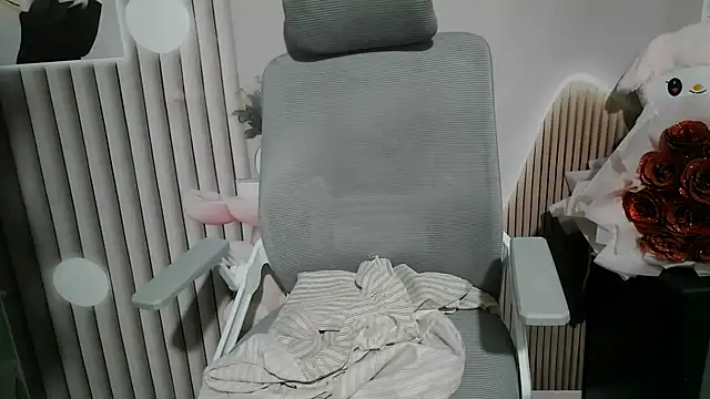 Emachiii online show from 4, 12, 2025