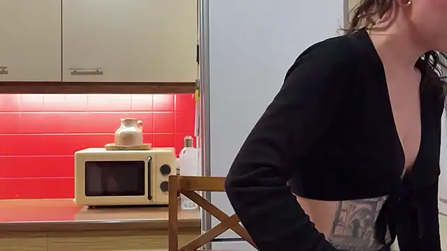 Snapshot of Airelle chatting on 6, 3, 2026 Airelle online show from 6, 3, 2026