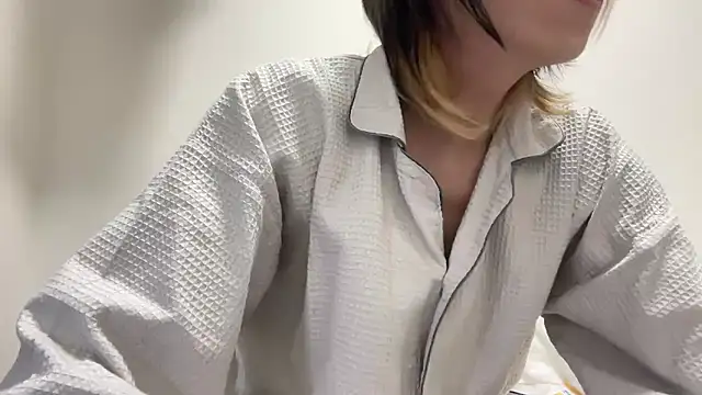 Snapshot of p-nyan4 chatting on 23, 11, 2025 p-nyan4 online show from 23, 11, 2025