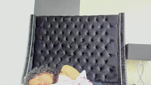 LittleeStar online show from 8, 10, 2025