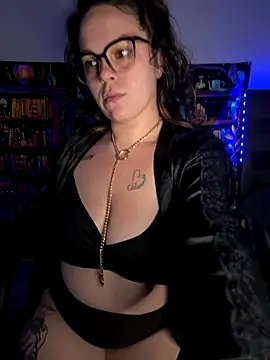 Snapshot of MamaSpicy chatting on 12, 11, 2025 MamaSpicy online show from 12, 11, 2025