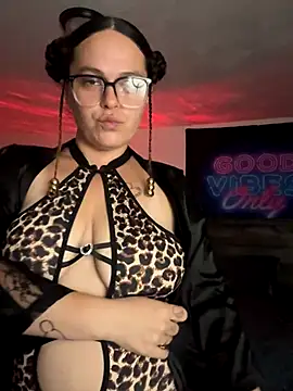 Snapshot of MamaSpicy chatting on 15, 9, 2025 MamaSpicy online show from 15, 9, 2025