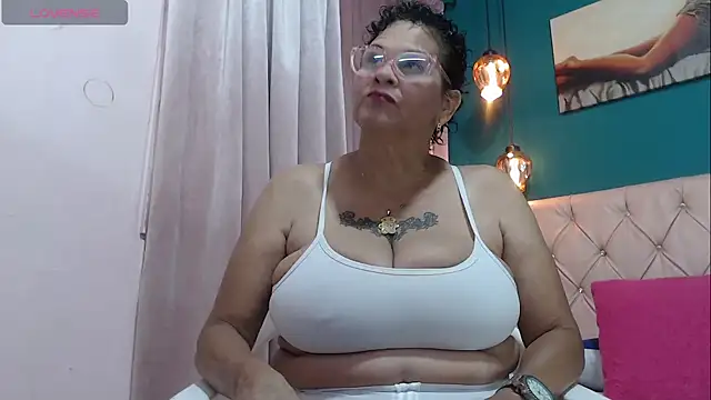 Snapshot of DinaDIRTY chatting on 5, 11, 2025 DinaDIRTY online show from 5, 11, 2025