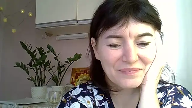 Krystal 82 online show from 19, 10, 2025