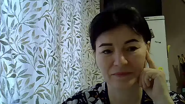 Krystal 82 online show from 3, 12, 2025