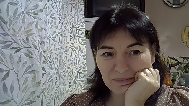 Krystal 82 online show from 4, 12, 2025