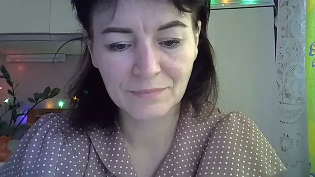 Krystal 82 online show from 9, 10, 2025