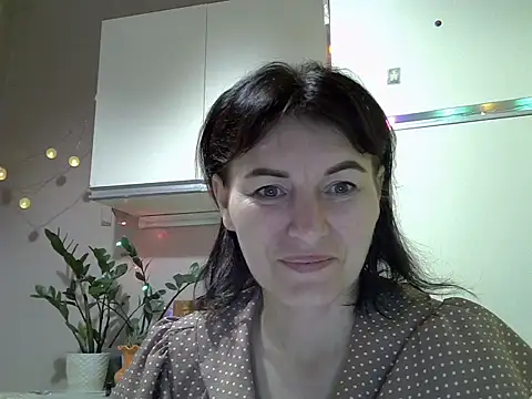 Krystal 82 online show from 9, 10, 2025