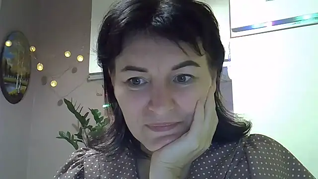 Krystal 82 online show from 5, 10, 2025