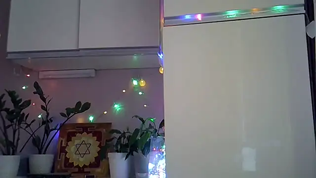 Krystal 82 online show from 5, 10, 2025