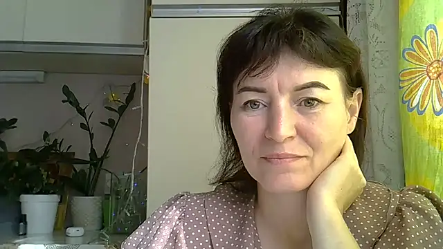 Krystal 82 online show from 10, 9, 2025