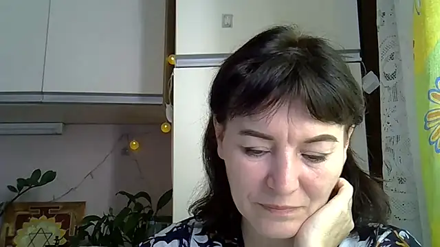 Krystal 82 online show from 1, 10, 2025