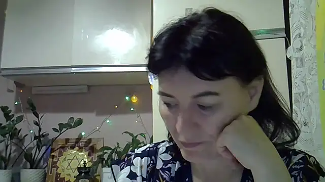 Krystal 82 online show from 2, 10, 2025