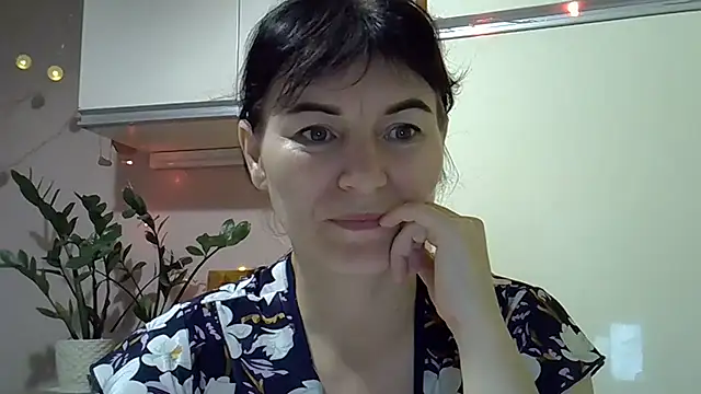 Krystal 82 online show from 24, 10, 2025