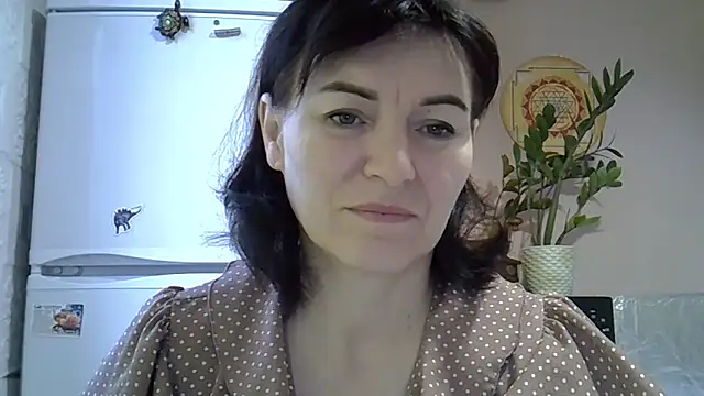 Krystal 82 online show from 6, 11, 2025