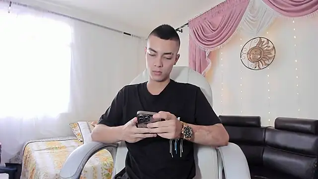 Dereck Boy8 online show from 7, 10, 2025